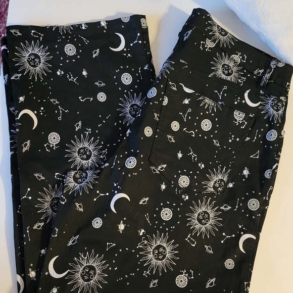 Women’s Pants - Picture 1 of 7